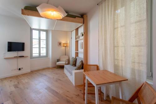 #14 Staywizus - Central balcony 5mins Old town & Sea AC WIFI