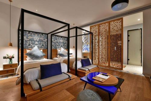Posezení v ubytování Blossom Hill Hotels & Resorts Nanxun Qiushuli