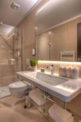 Un baño de Hotel Pine