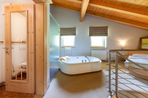 Postel nebo postele na pokoji v ubytování Berghotel Ronach