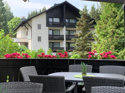 a patio with a table and chairs and a building at Landhaus Am Forst in Bad Alexandersbad