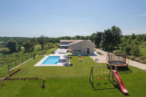 Πισίνα στο ή κοντά στο Villa Levak