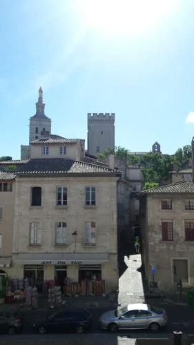 DUPLEX INTRA-MUROS calme & spacieux près du Palais des Papes
