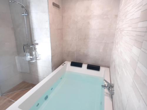 ISG Apartments Triana Jacuzzi 2
