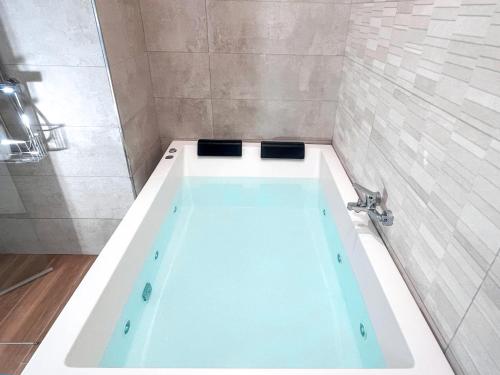 ISG Apartments Triana Jacuzzi 2