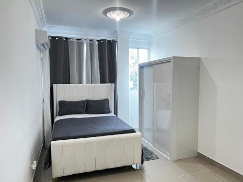 Postel nebo postele na pokoji v ubytování Luxury Royalty