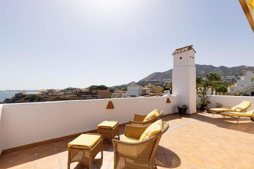 Spacious Penthouse with Spectacular Sea Views!