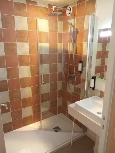 Ένα μπάνιο στο Best Western Flers Centre Gare