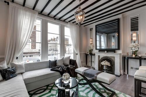 a living room with a couch and a fireplace at Beautiful & Luxurious 3 bed home, with amazing terrace in London