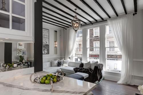 a living room with a couch and a table at Beautiful & Luxurious 3 bed home, with amazing terrace in London