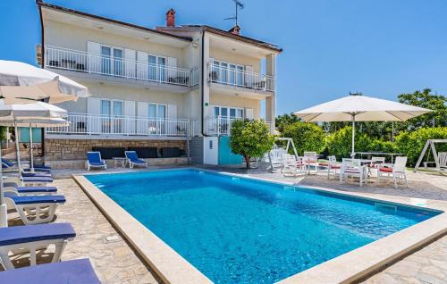 3 Bedroom Gorgeous Apartment In Stinjan