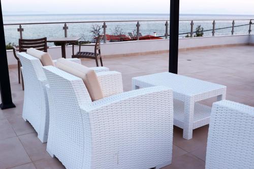Gallery image of Ocean View Studios and Luxury Rooms in Plomarion