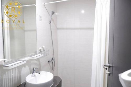 Ένα μπάνιο στο Royal Suites Studio 10RS - Citra Plaza Nagoya