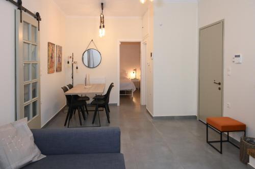 Χώρος καθιστικού στο Elida Inn Near ATH Airport