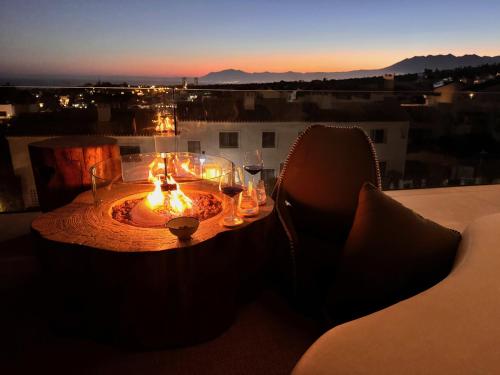 Villa Vida - Luxury Panorama Seaview Penthouse in Organic-Boho Design with Pool, Gym, Spa