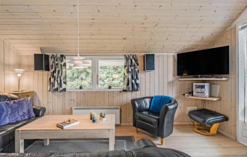 a living room with a couch and a table at Cozy Home In Fårvang With Wifi in Fårvang