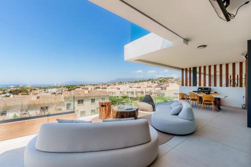 Villa Vida - Luxury Panorama Seaview Penthouse in Organic-Boho Design with Pool, Gym, Spa