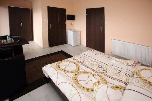 a bedroom with a large bed and a television at Kompleks Perła in Łomża