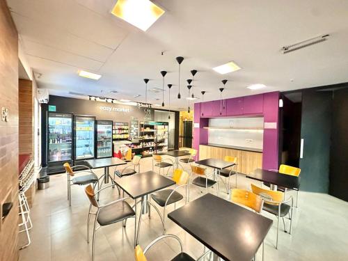 a dining room with tables and chairs in a store at Lobie Queen Ipanema in Rio de Janeiro