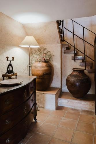 a room with a table and a vase and stairs at Casa rural con jacuzzi en centro histórico de Pals in Pals