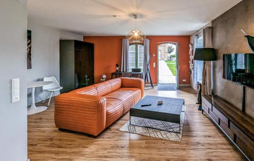 Μια τηλεόραση ή/και κέντρο ψυχαγωγίας στο Lovely Apartment In Klink With Wifi