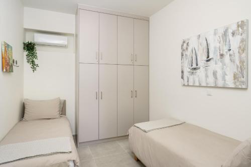 Ένα ή περισσότερα κρεβάτια σε δωμάτιο στο New Stylish Villa Tessera with Private Pool and BBQ