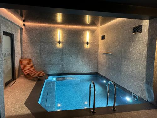 Bazén v ubytování Amber Blue Wellness & SPA nebo v jeho okolí