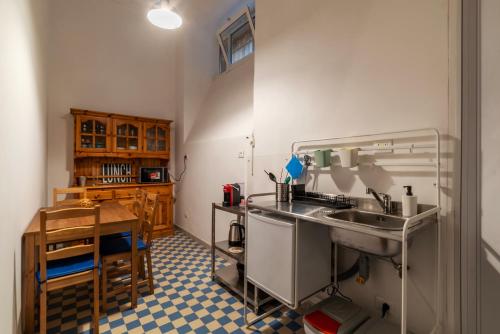 GuestHost - Piazza Nievo a Trastevere Cozy Apartment