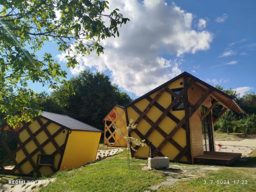 a small house with a yellow at Glamping Apiturizem Kr'Bee in Mala Nedelja