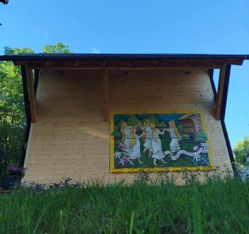 a mural on the side of a building at Glamping Apiturizem Kr'Bee in Mala Nedelja