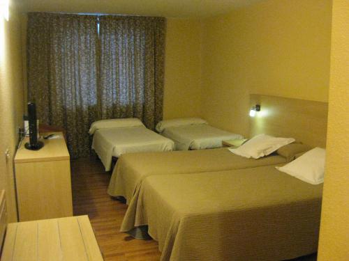  Hotel Panorama -  Room  picture :   Minibar    Shower    Bath                           