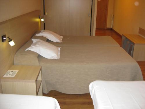  Hotel Panorama -  Room  picture :   Minibar    Shower    Bath                           