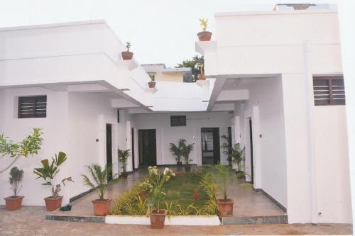 The facade or entrance of Arunaalaya Residency