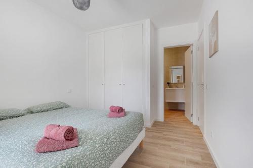 Postel nebo postele na pokoji v ubytování 13 Esteva Resorts 1ºD Aljezur 5 min to the Beach