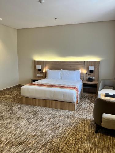 a hotel room with a large bed and a couch at فندق دبليو سويتس - سما أبها in Abha