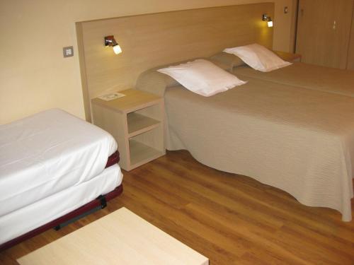  Hotel Panorama -  Room  picture :   Minibar    Shower    Bath                           