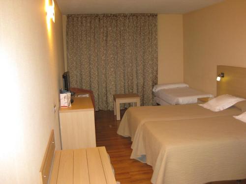  Hotel Panorama -  Room  picture :   Minibar    Shower    Bath                           