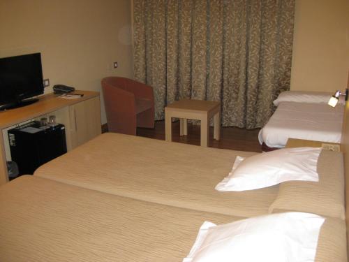  Hotel Panorama -  Room  picture :   Minibar    Shower    Bath                           