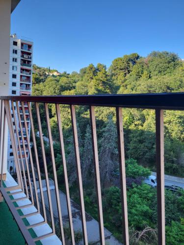 Private Room-2 in HANNANA Apartment- 2 min walk To Tram 12 min to Nice train station 15 min to Massena Place