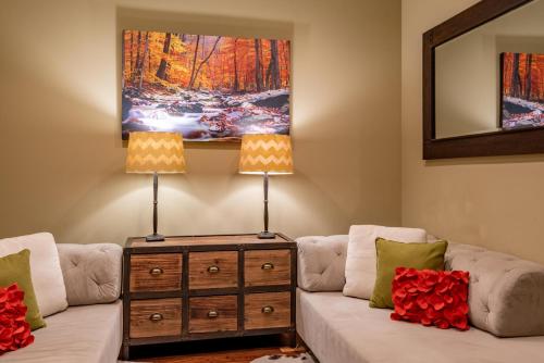 Ruang duduk di Trail Creek Crossings Unit C