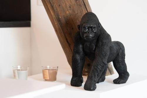 a black gorilla figurine sitting on a table at Suite Kella 2 - Tassin - Beau studio rénové in Tassin-la-Demi-Lune