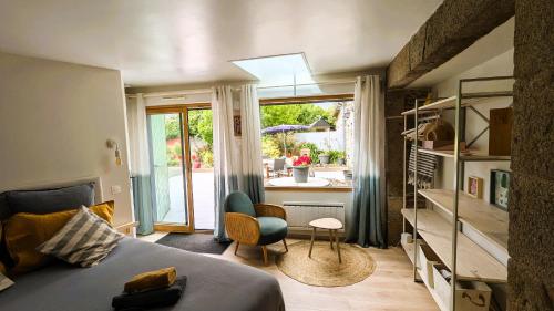 Posezení v ubytování LA GUESTHOUSE - À deux pas du Sentier des Douaniers