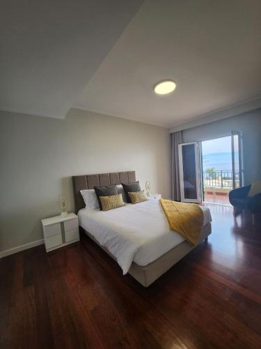 Blue Diamond-seaview & free park