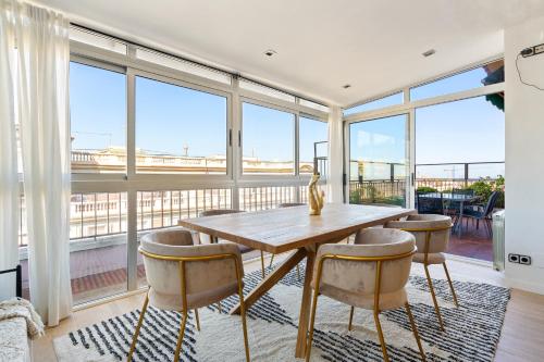 Sunny 3BR2BA w Private Terrace AC