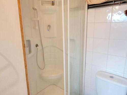 Ένα μπάνιο στο Studio au pied des pistes à St Léger les Mélèzes - 2/3 personnes - FR-1-393-173