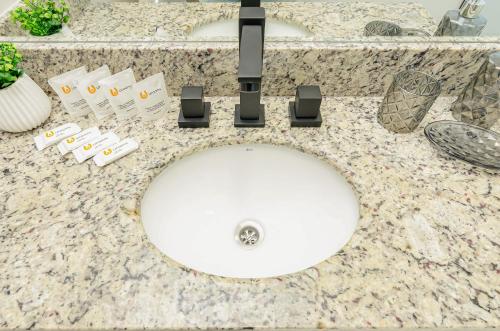 a sink with a faucet on a counter at Lifespace 7 Setembro - Apartamentos UROOMS in Curitiba