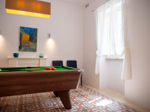 Τραπέζι μπιλιάρδου στο Villa Milano - Jacuzzi Rooftop Lounge with BBQ and Billiard Room