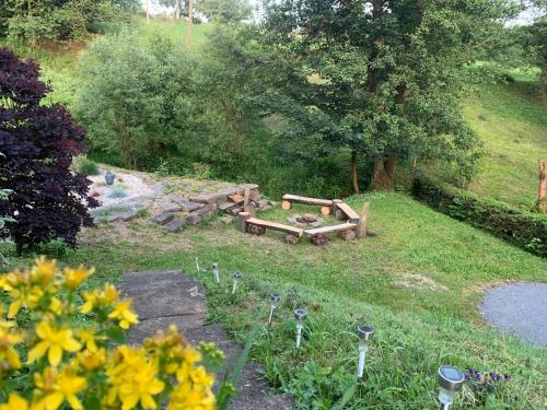a garden with a picnic table and flowers in the grass at Chalupa Babí 113 in Trutnov