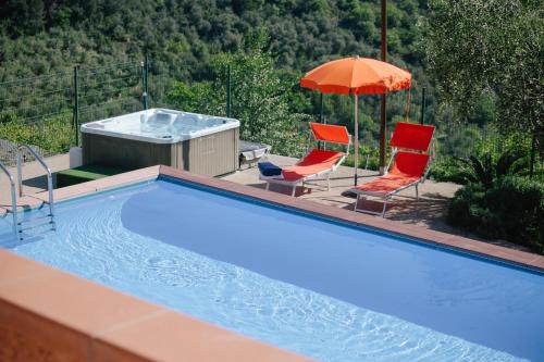 Bazén v ubytovaní Agriturismo Valcrosa alebo v jeho blízkosti