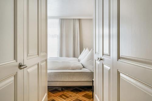 a bedroom with a bed and a window at BLUME Baden Hotel & Restaurant in Baden